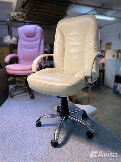 Офисное кресло