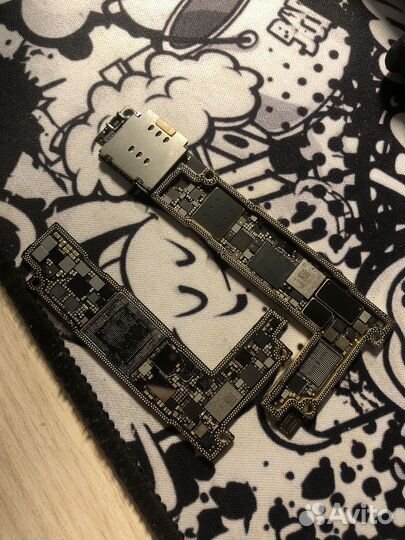 Материнская плата на iPhone 12 mini