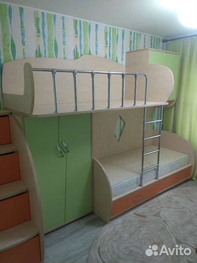 Двухъярусная кровать
