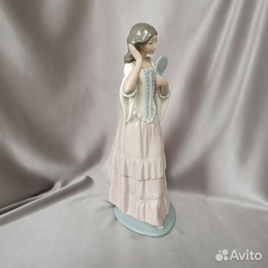 Фарфоровая статуэтка Lladro Nao Испания