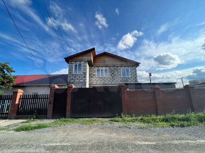 Дом 200 м² на участке 6,2 сот.