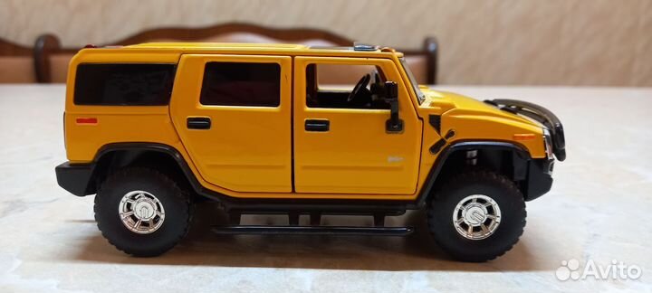 Модель авто Hummer H2 1/32