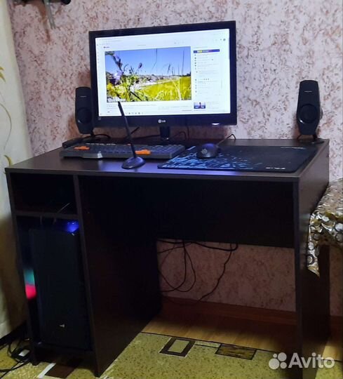 Компьютерный стол