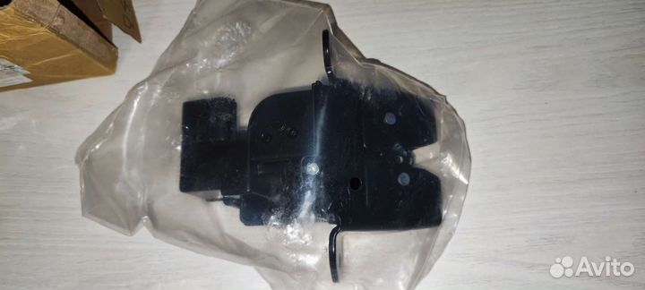 Замок багажника Hyundai Elantra i30 Kia Ceed