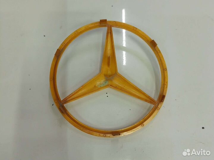 Эмблема решётки радиатора Mercedes A0008172116