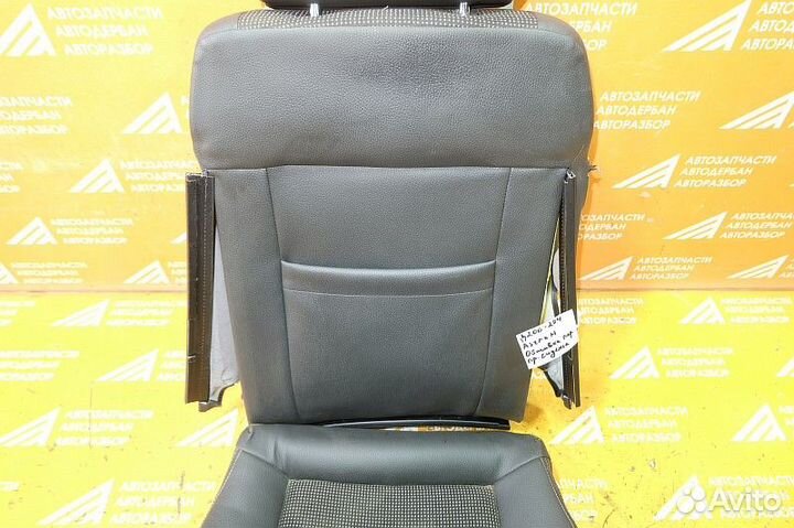 Обшивка сиденья переднего правого Opel Astra H