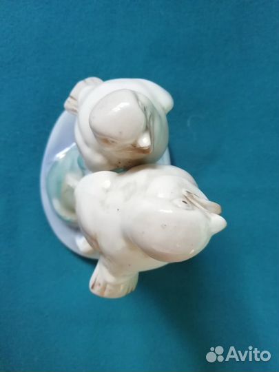 Фарфоровая статуэтка 