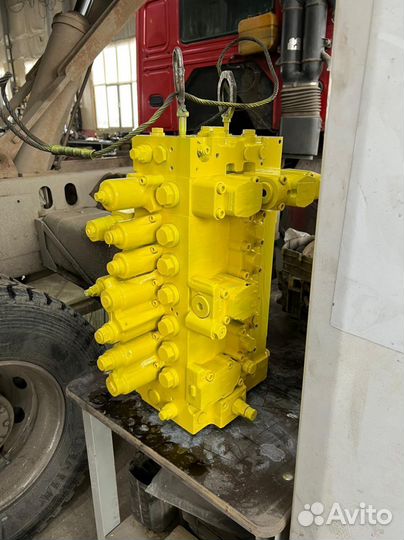 Распределительный клапан Komatsu PC400-7