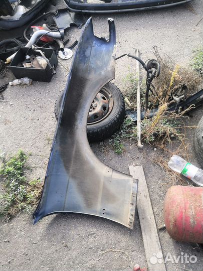 Крыло переднее левое бмв Е32 чуть под рехтовку
