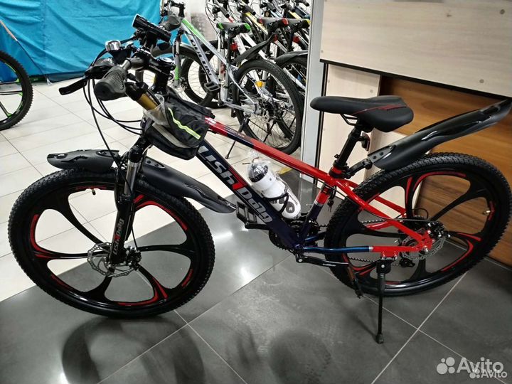 Велосипед с литыми дисками черно-красный новый