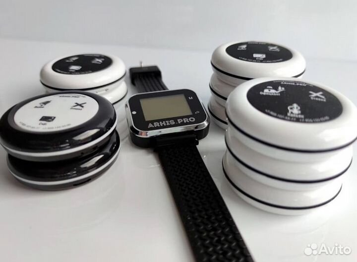 Кнопка вызова официанта в ассортименте с часами