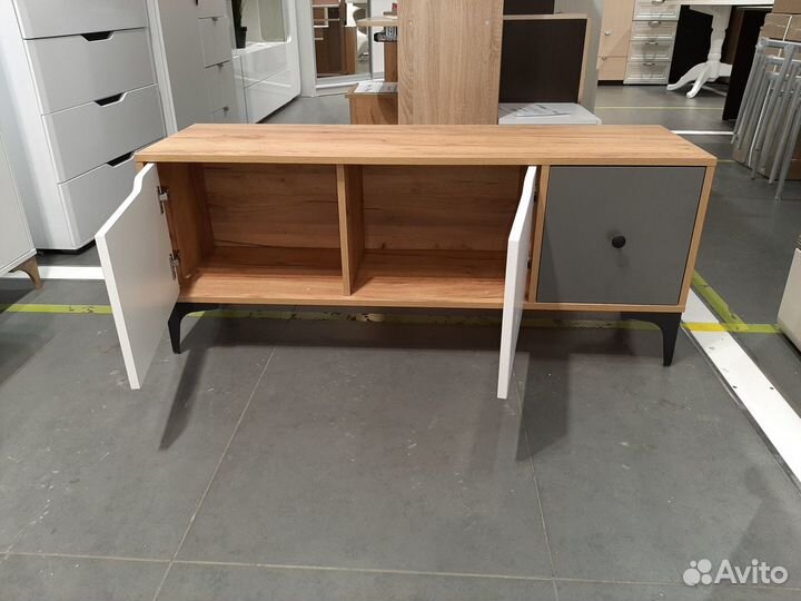 Тумба тв 1,24 м 3 дверки