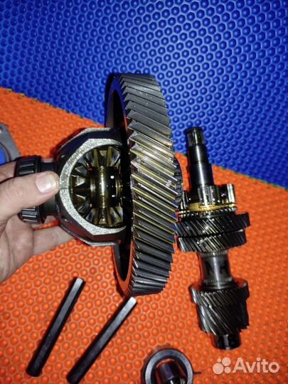 Главная пара 73/18 МКПП NHW. Подшипник в колокол