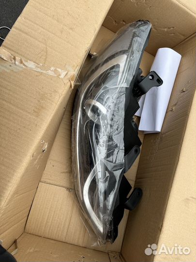 Фара передняя правая Hyundai Elantra 2017