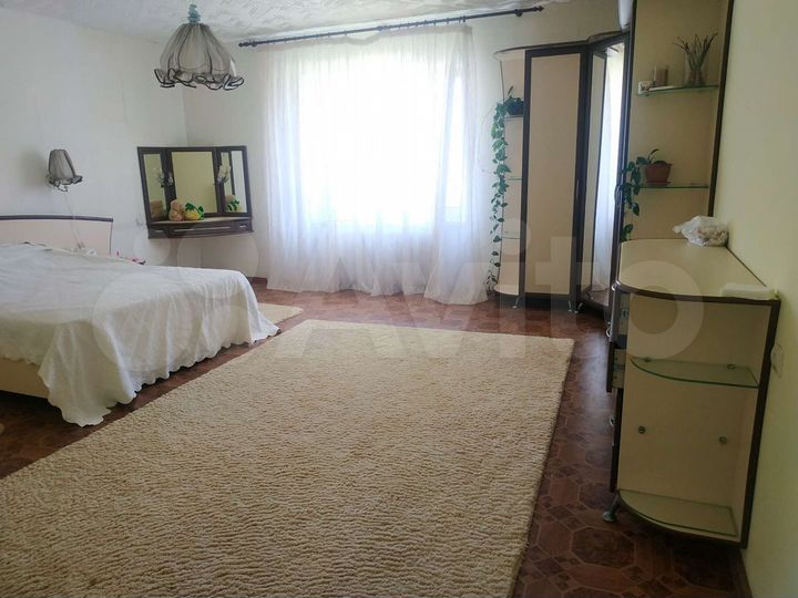 Коттедж 360 м² на участке 10 сот.