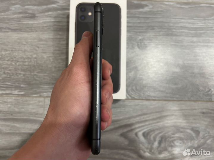 Телефон iPhone 11