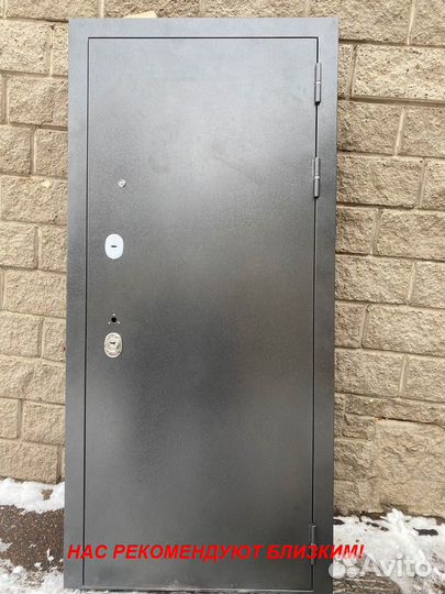 Толстая дверь входная установка в подарок