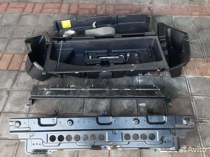 Пол багажника пластмасс Toyota Harrier Lexus