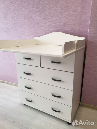 Пеленальный комод на колёсиках Можга + кроватка