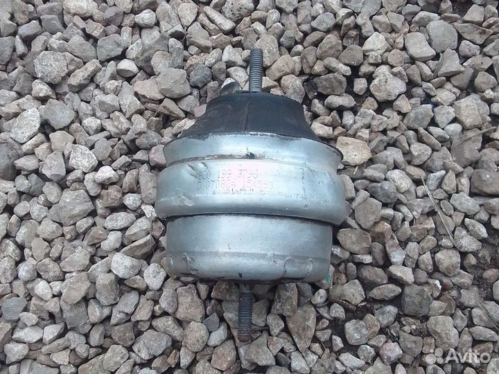 Подушка двигателя VW Passat B5/Audi A4 B5