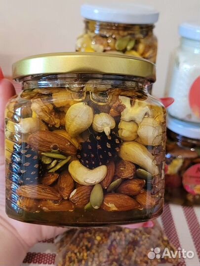 Микс орехи с медом и сосновыми шишками.Вкусно