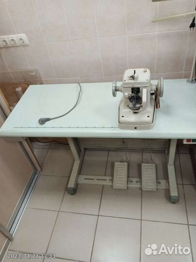 Скорняжная швейная машина Typical со столом
