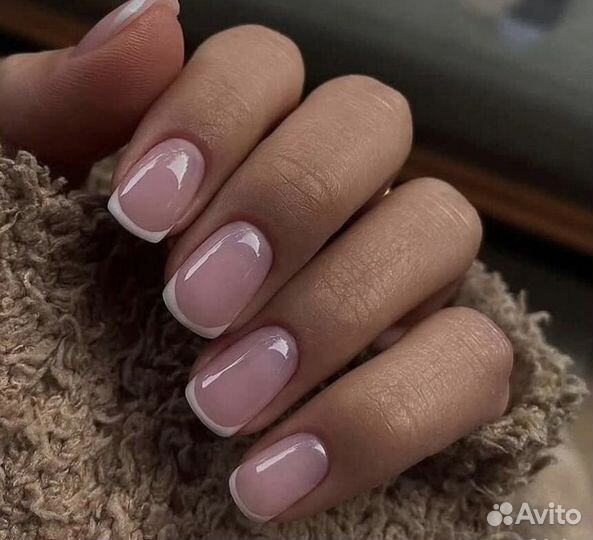 Модель на маникюр