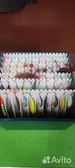 Ящик с приманками для спиннинга