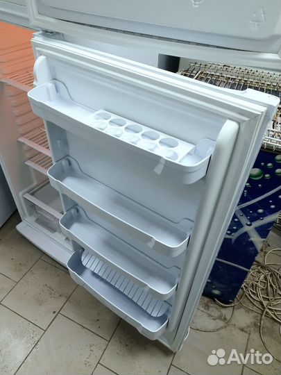 Холодильник Indesit 1,67м отличный