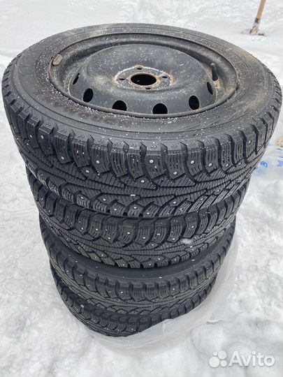 Комплект колес r15 Nokian Nordman с колпаками