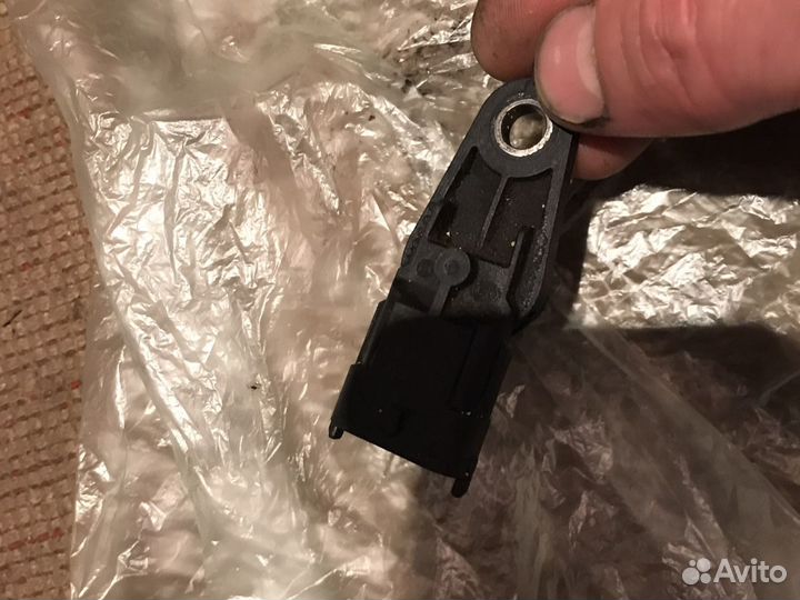 Датчик положения распредвала Мерседес мл 164 6.3 А