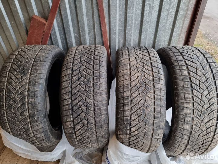Goodyear UltraGrip Ice 255/50 R19 107T