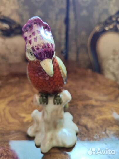 Статуэтка попугай фарфор