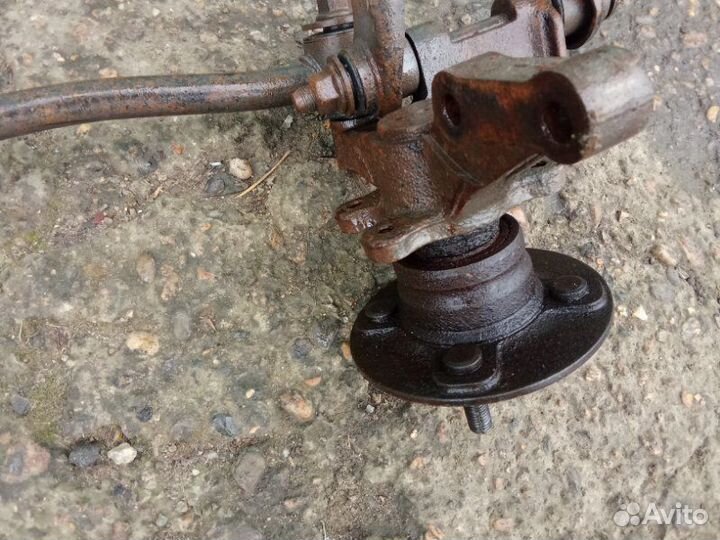 Цапфа задняя левая Hyundai Accent 2 1.5 2008