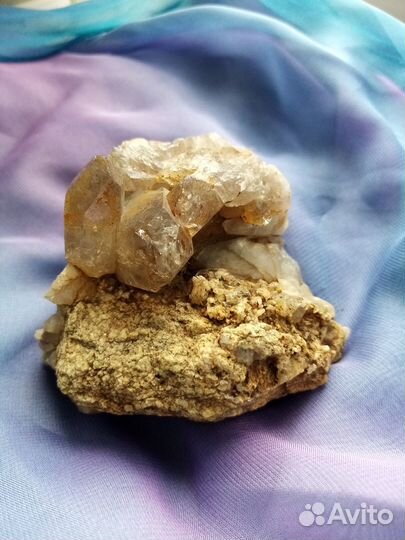 Друза кристаллов на породе