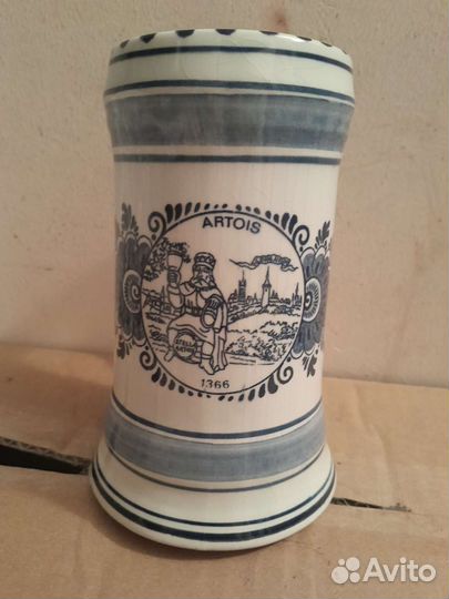 Пивная керамическая кружка с монохромной росписью