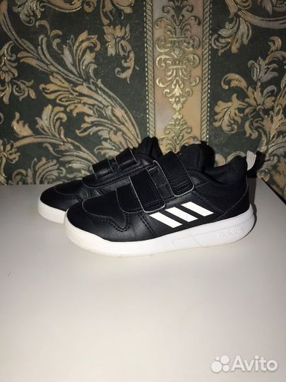Кроссовки adidas