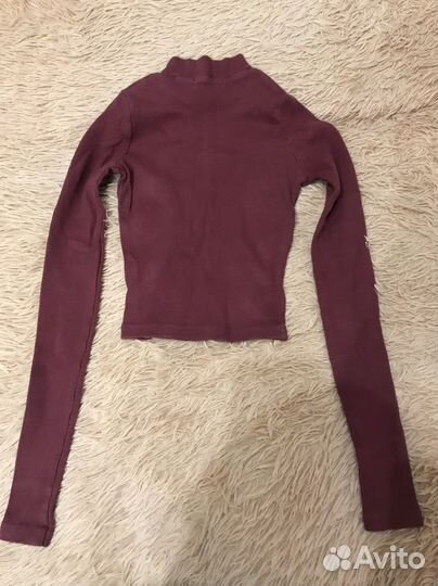 Укороченный топ с длинным рукавом