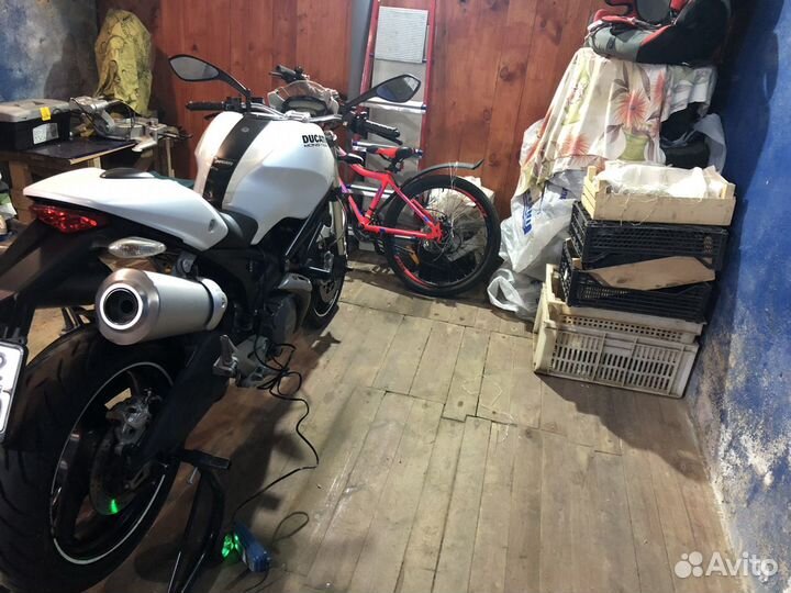Ducati Monster 696
