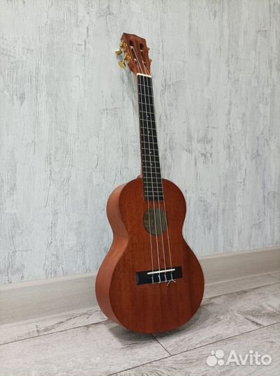 Укулеле тенор