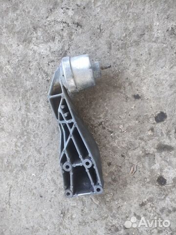 Кронштейн двигателя передний правый Opel Vectra B