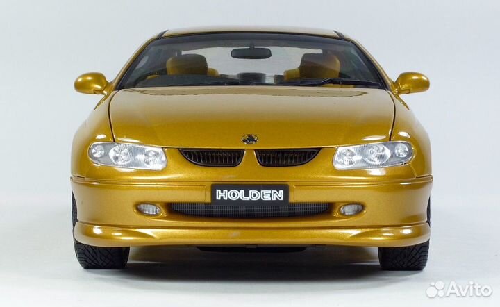 1/18 Holden Coupe Commodore VT 2000 - Autoart