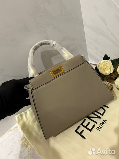 Сумка Fendi Peekaboo