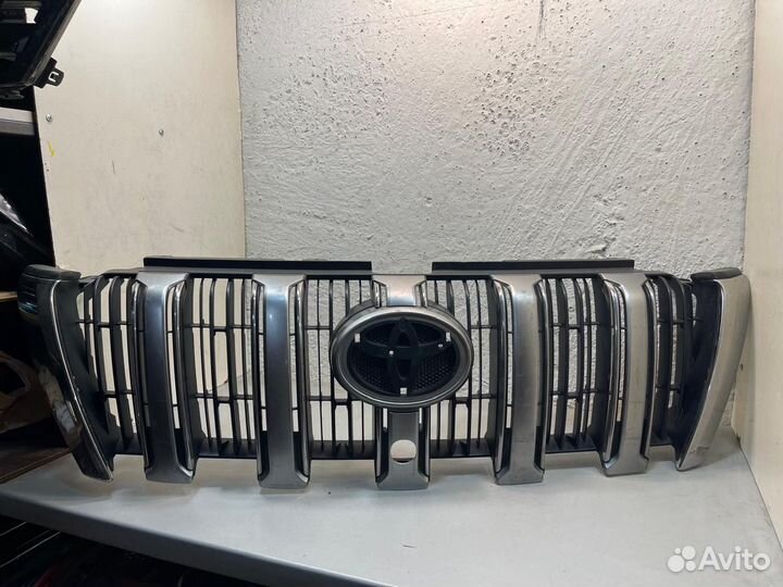 Решетка радиатора Toyota Land Cruiser Prado 150