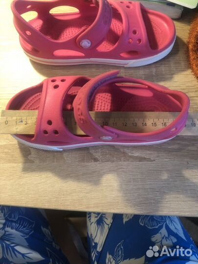 Сандалии для девочки crocs c 11
