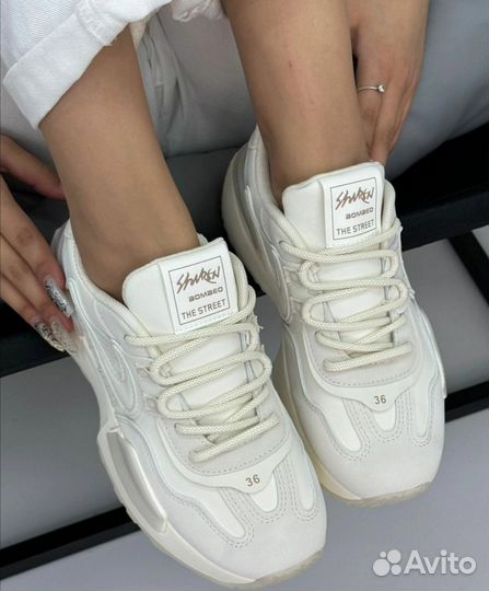 Кроссовки женские новые