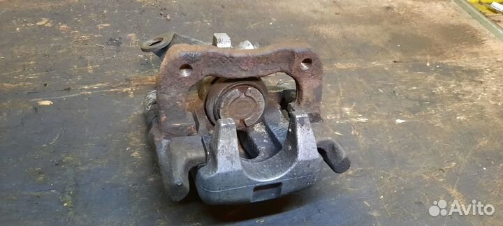 Супорт тормозной задний левый Peugeot 307