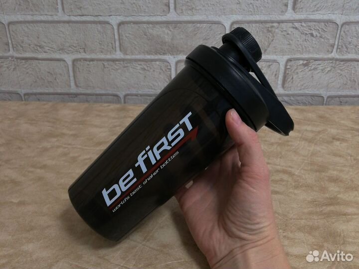 Черная спортивная бутылка для воды be first 0,7л