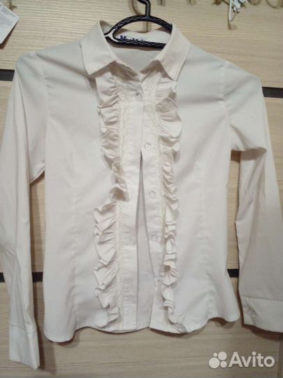 Блузка школьная.Джемпер.Джинсы для девочки.128-140