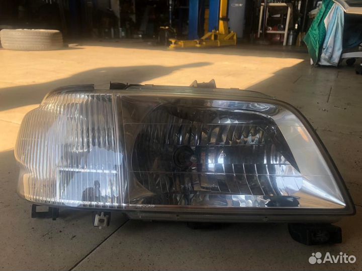 Nissan cube I (Z10) Фары передние